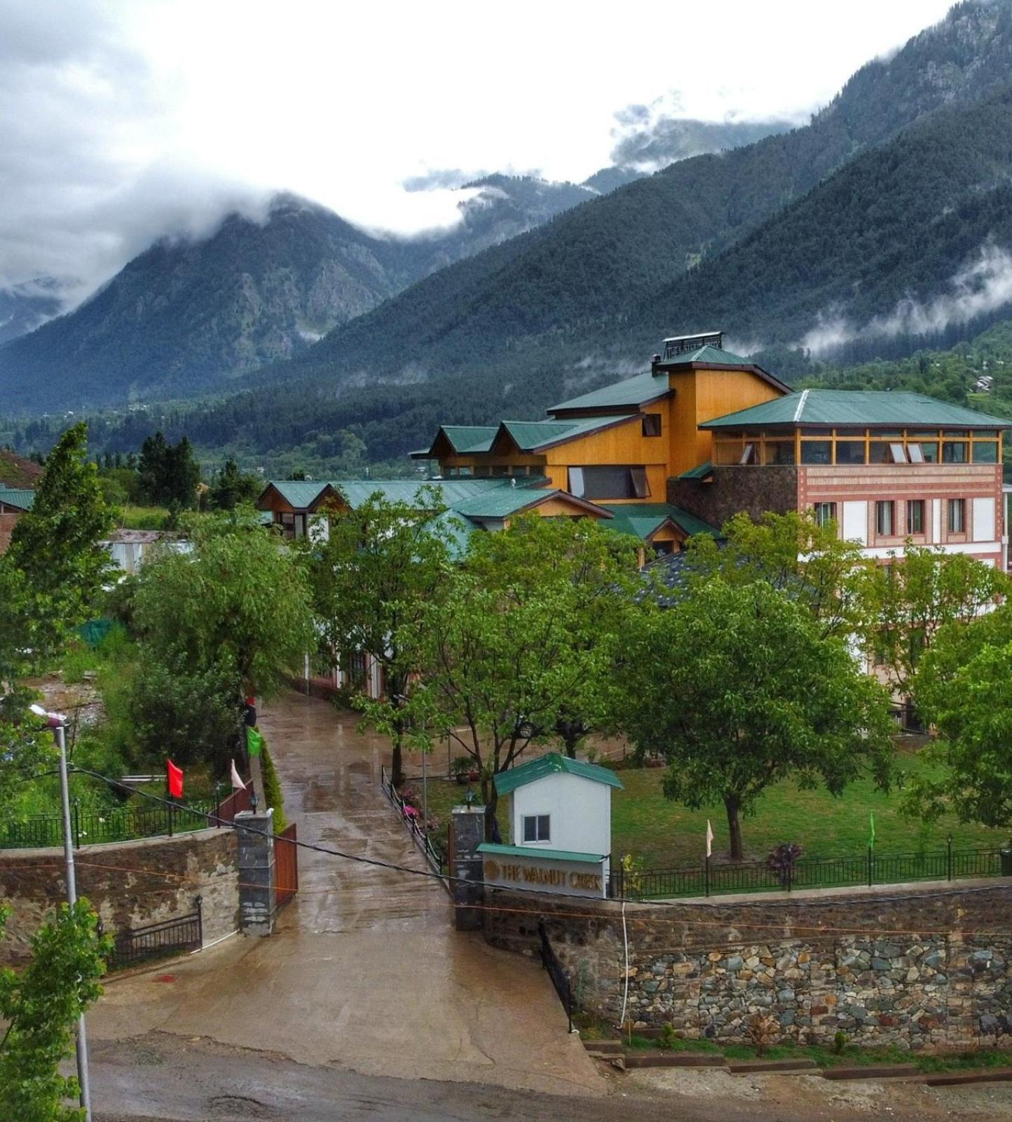 The Walnut Creek Pahalgam 호텔 외부 사진